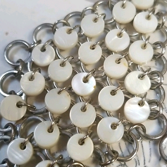 Vintage Boho 1970s Dangling Silver Tone Shell Disc Pierced Earrings - Picture 6 of 12